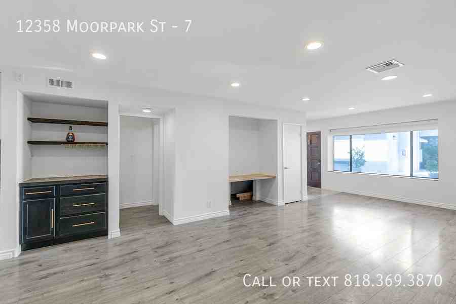 12358 Moorpark St #7 - Photo 5 of 35