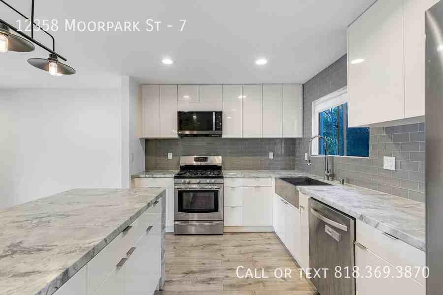 12358 Moorpark St #7 - Photo 7 of 35