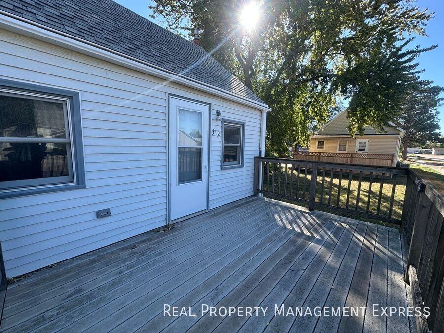 312 S 1st Ave - Photo 5 of 27