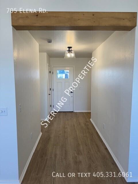 705 Elena Dr - Photo 3 of 31