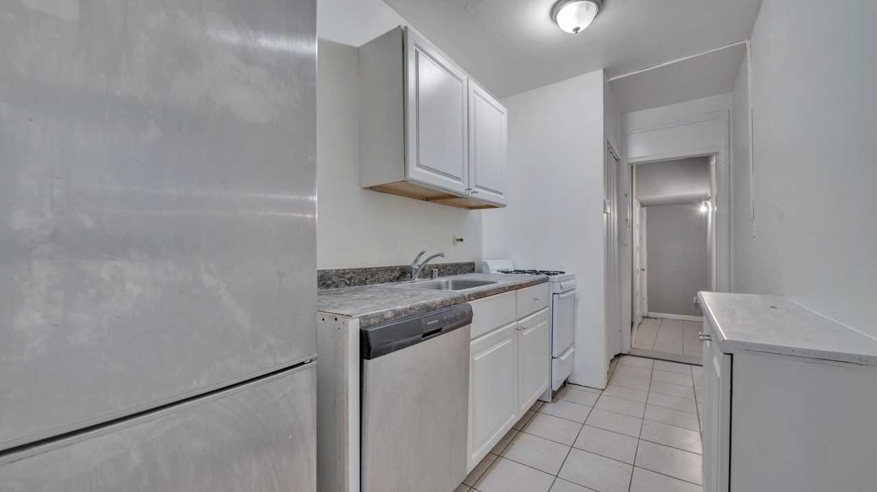 162 36th St Ne Apt 2 #2 - Photo 2 of 14