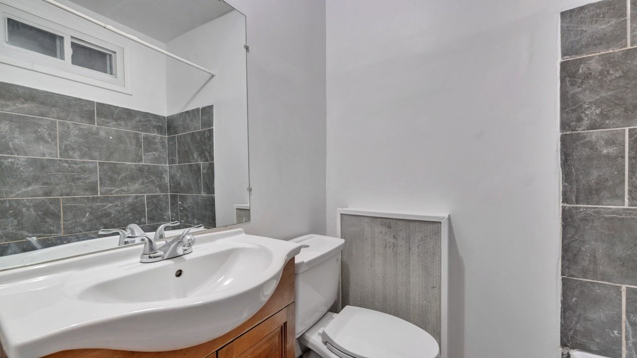 162 36th St Ne Apt 2 #2 - Photo 4 of 14