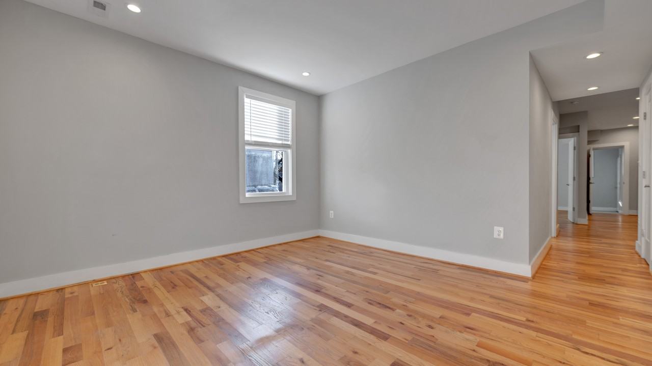 1911 M St Ne #1 - Photo 5 of 15