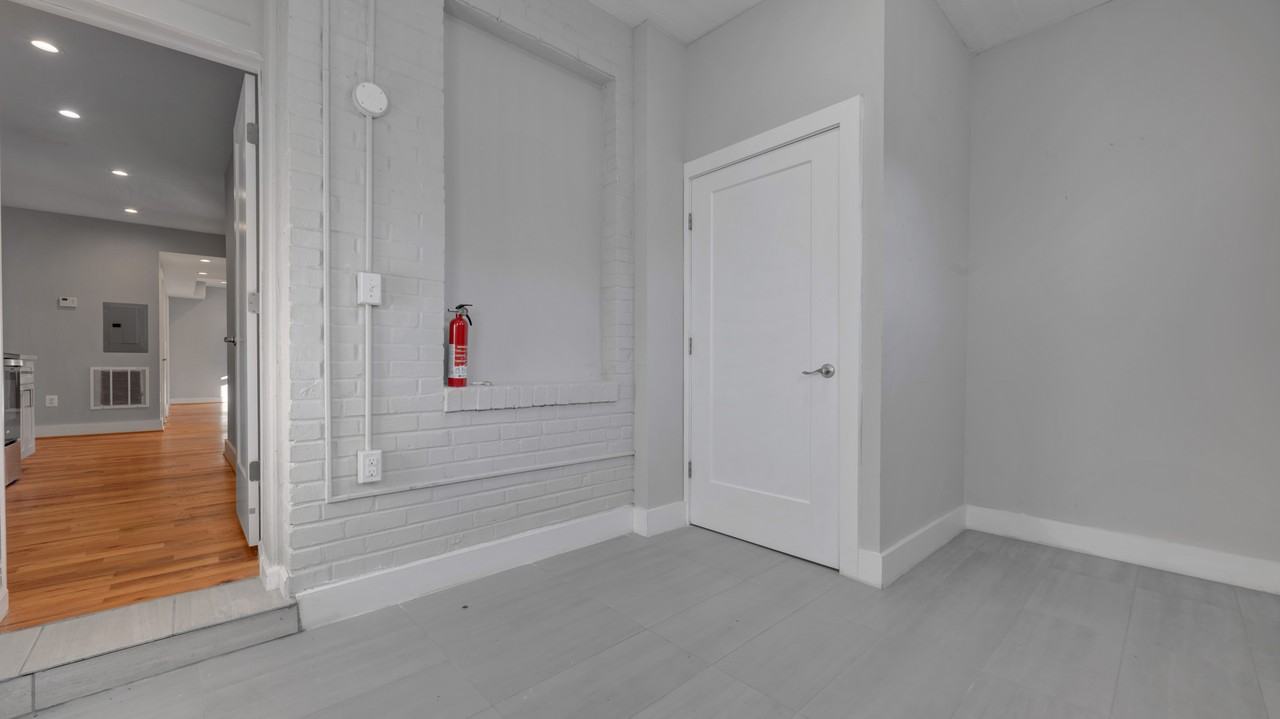 1911 M St Ne #1 - Photo 6 of 15