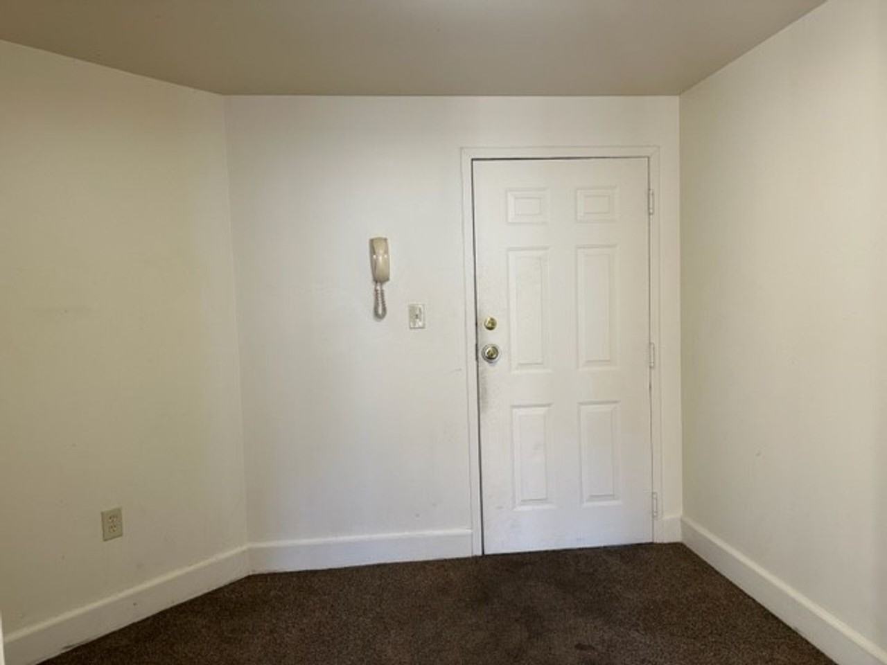 213 N 2nd St #B1 - Photo 3 of 9