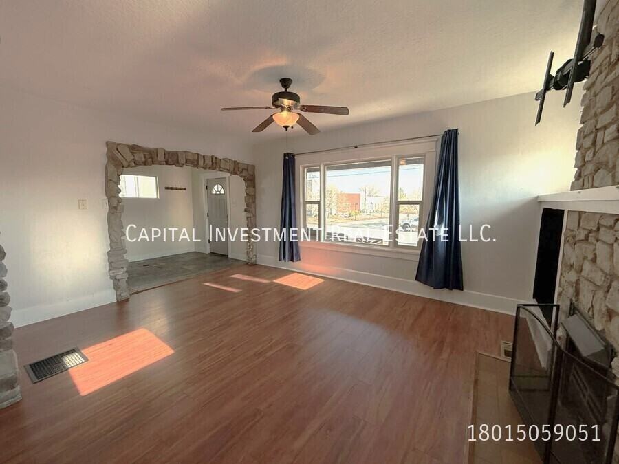 1386 S 900 W - Photo 3 of 31