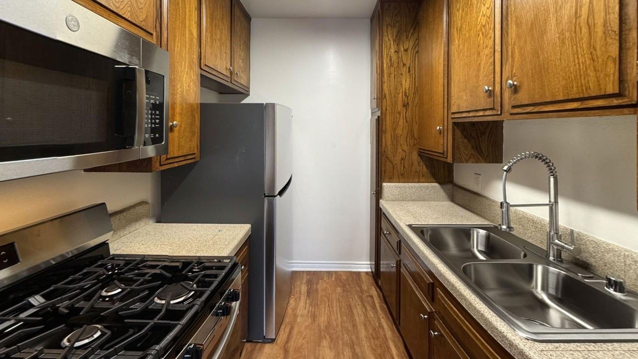 12031 Pacific Ave #1 - Photo 4 of 11