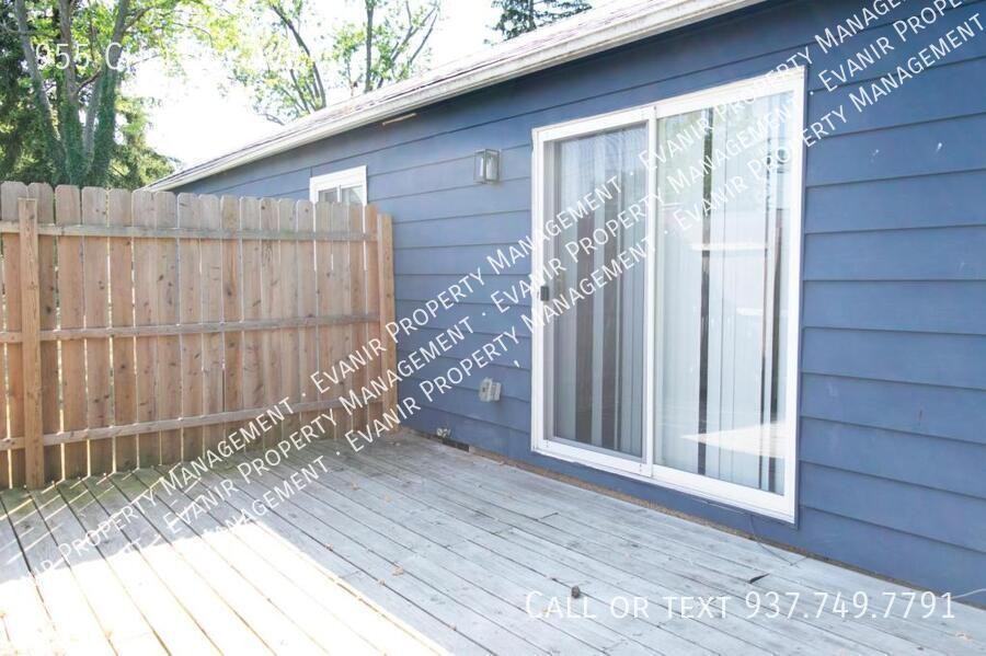 955 Chelsea Ave - Photo 3 of 13