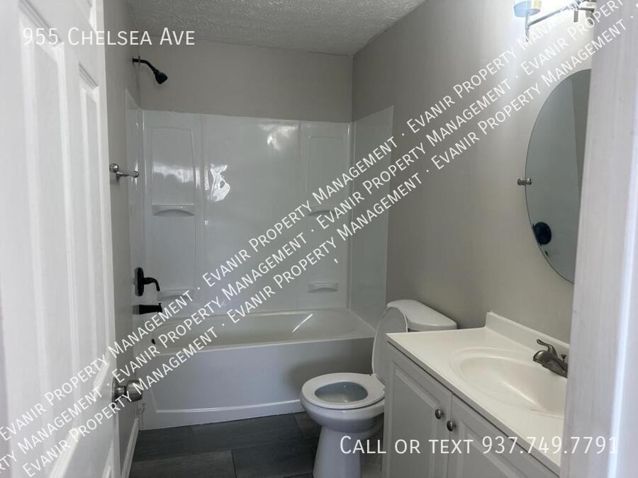 955 Chelsea Ave - Photo 7 of 13