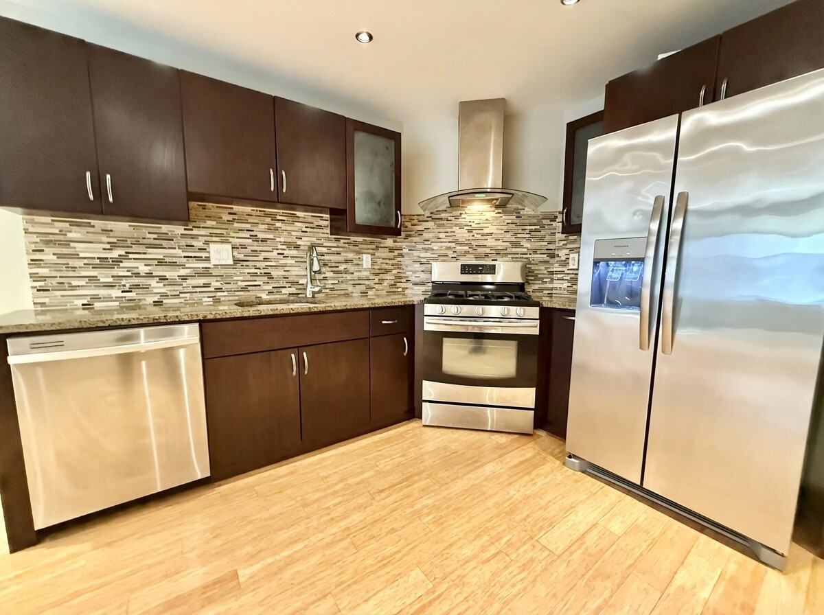 319 S Juniper St #A - Photo 3 of 12