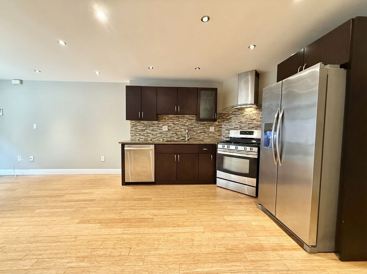 319 S Juniper St #A - Photo 4 of 12