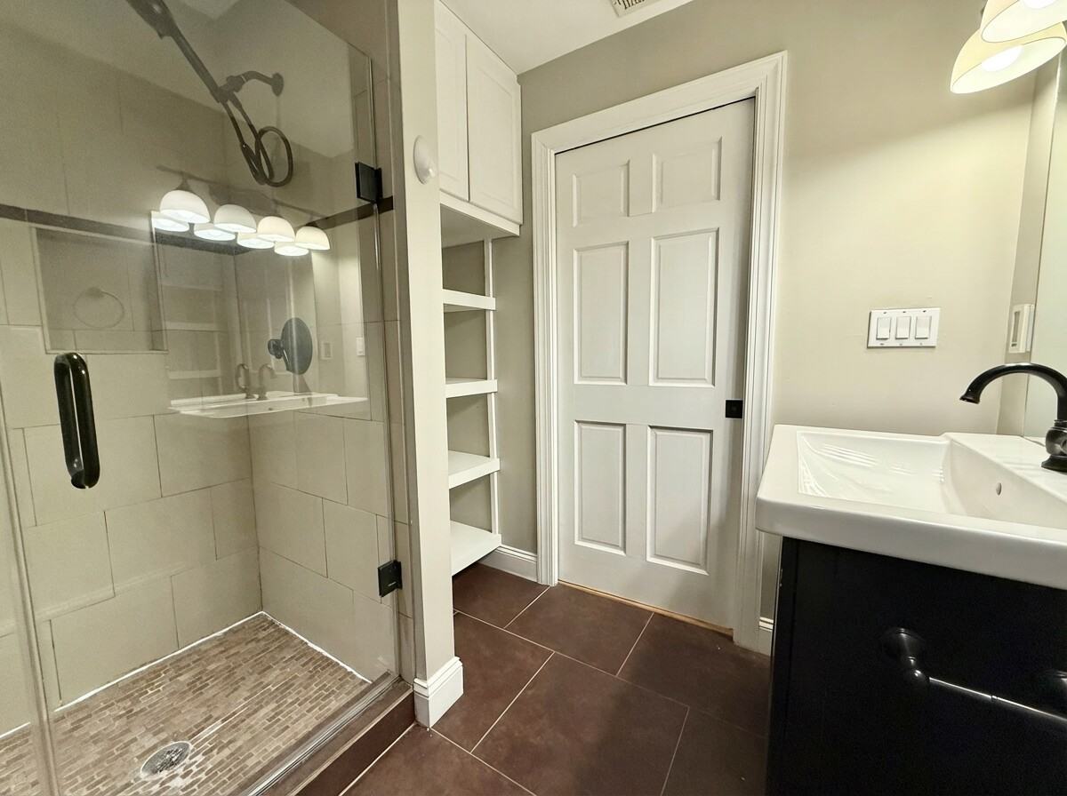 319 S Juniper St #A - Photo 7 of 12