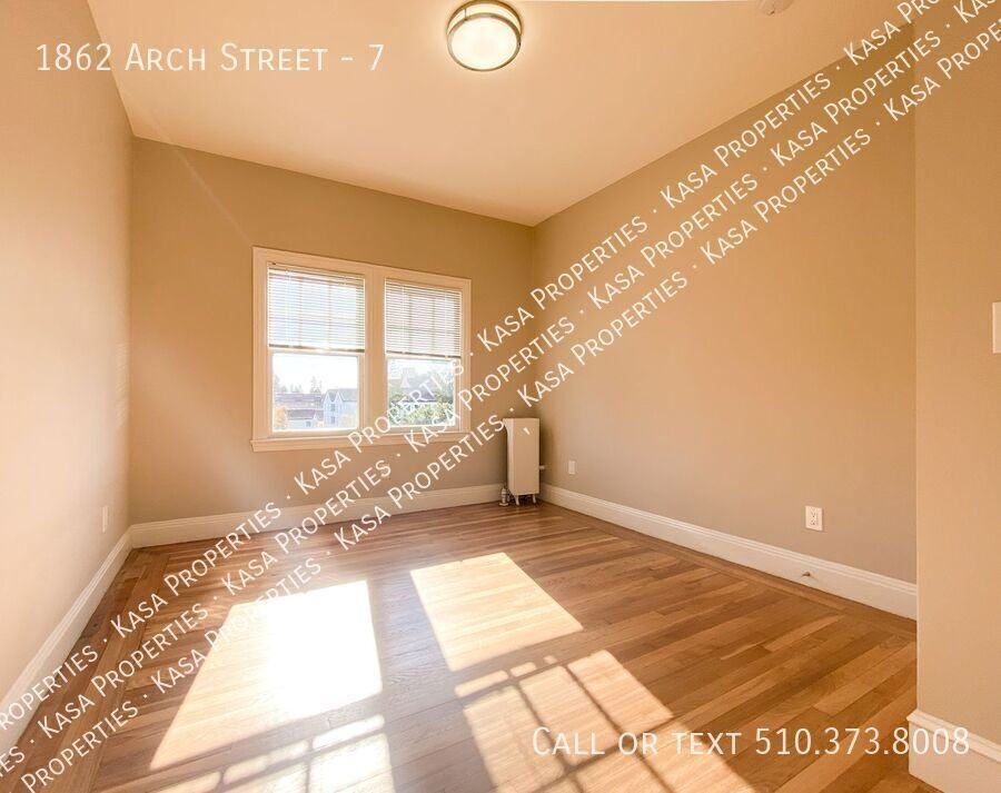 1862 Arch St - Photo 6 of 16