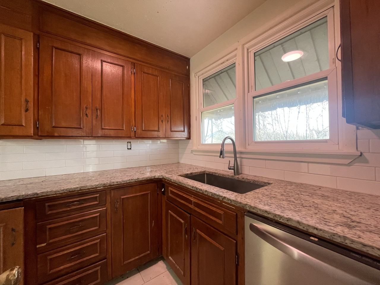 404 N Atlanta St - Photo 2 of 30