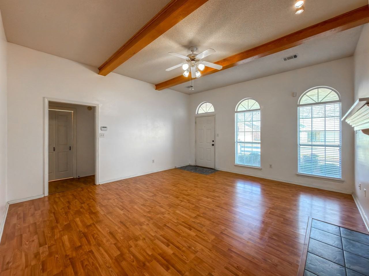 7713 S 24th St - Photo 4 of 21