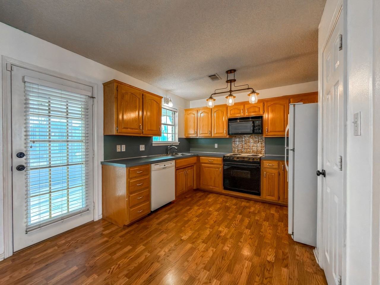 7713 S 24th St - Photo 7 of 21