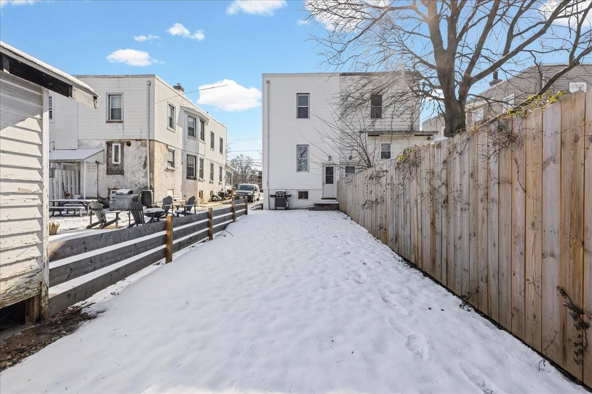 515 Harrison Ave #1 - Photo 4 of 50