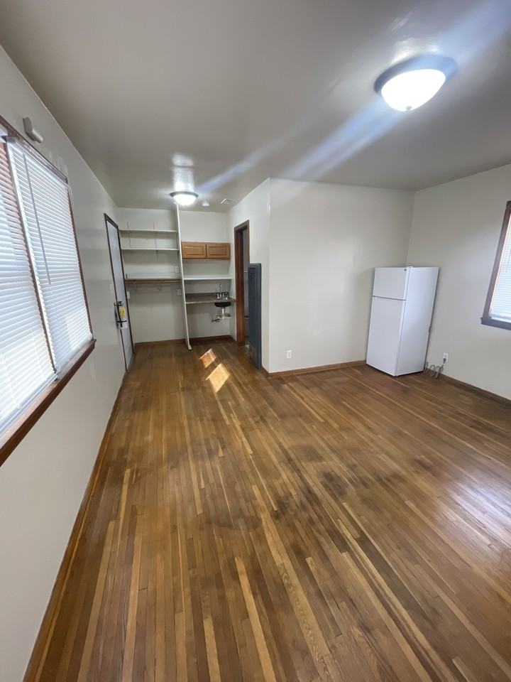 816 Mamie Eisenhower - 2 #2 - Photo 2 of 4