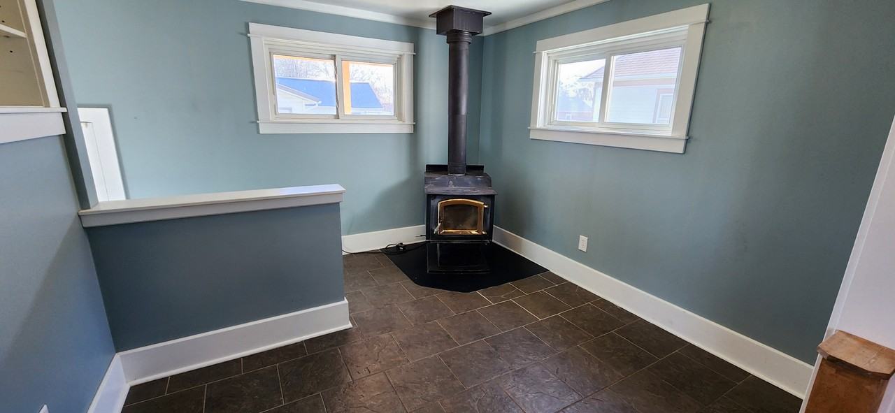 207 1st Ave E #1 - Photo 5 of 30