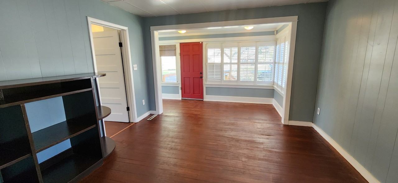 207 1st Ave E #1 - Photo 6 of 30