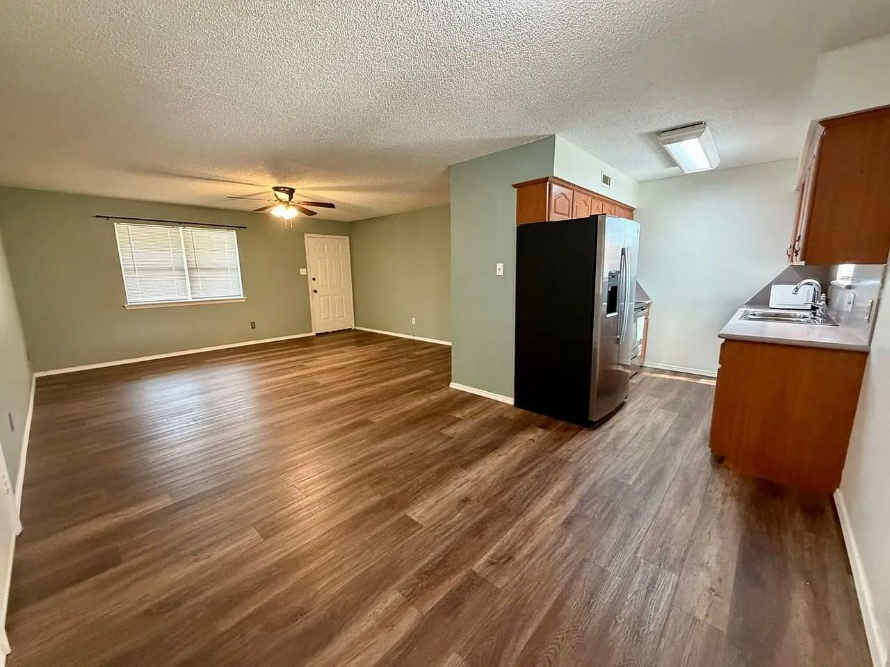 904 Hillside Drive - Photo 4 of 27