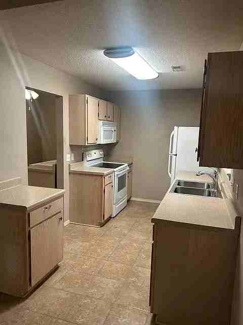41 Headley Drive - Photo 3 of 10