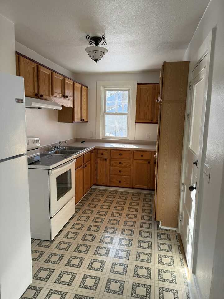 641 12th Street North - Photo 5 of 15