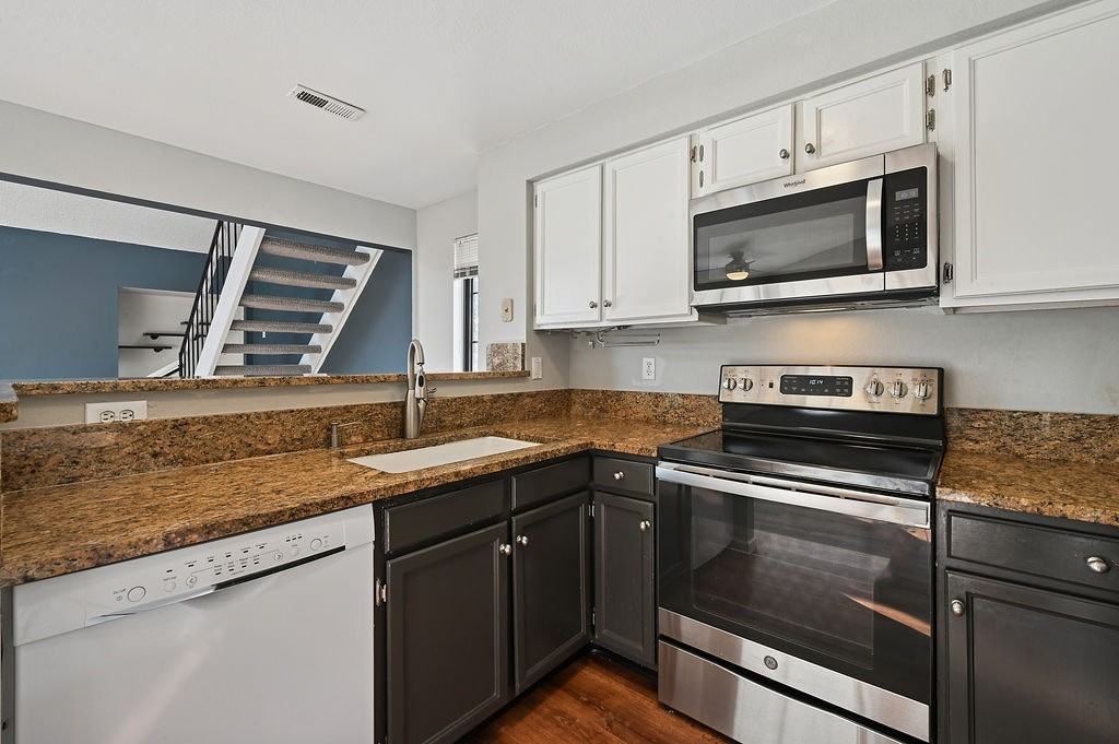 844 South Vance Street, Unit B - Photo 5 of 22