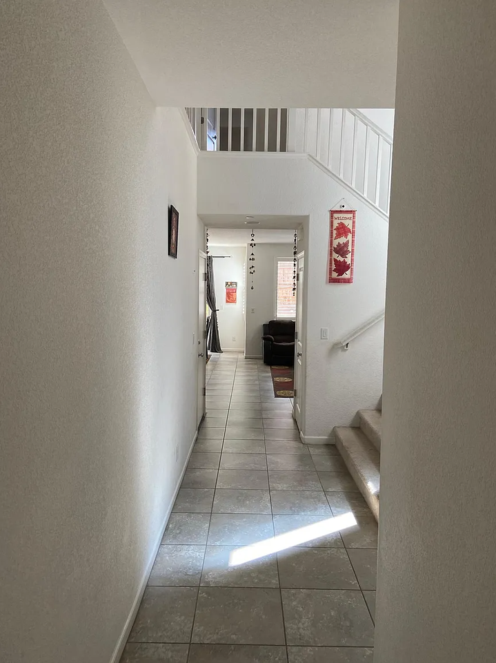 1047 Bridlewood Dr #1 - Photo 3 of 15