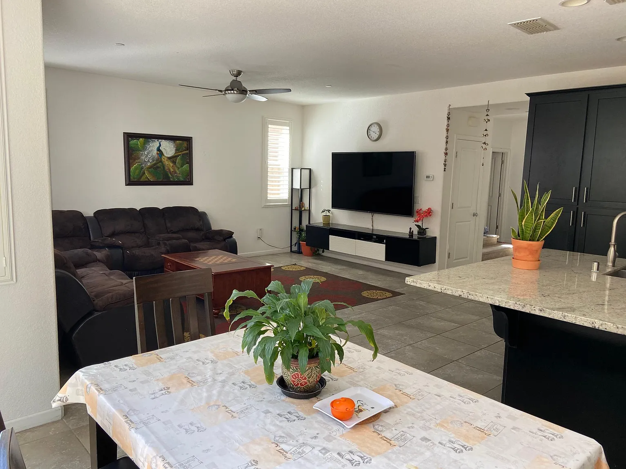 1047 Bridlewood Dr #1 - Photo 4 of 15