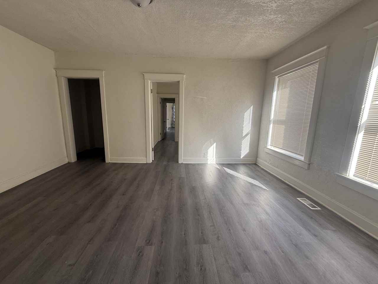 3206 East 11th Street - 1 E #1E - Photo 3 of 10