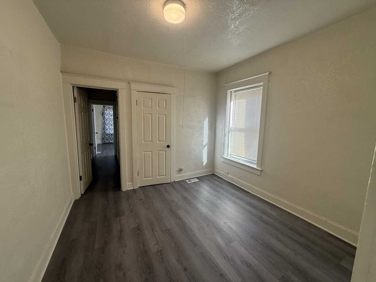 3206 East 11th Street - 1 E #1E - Photo 5 of 10