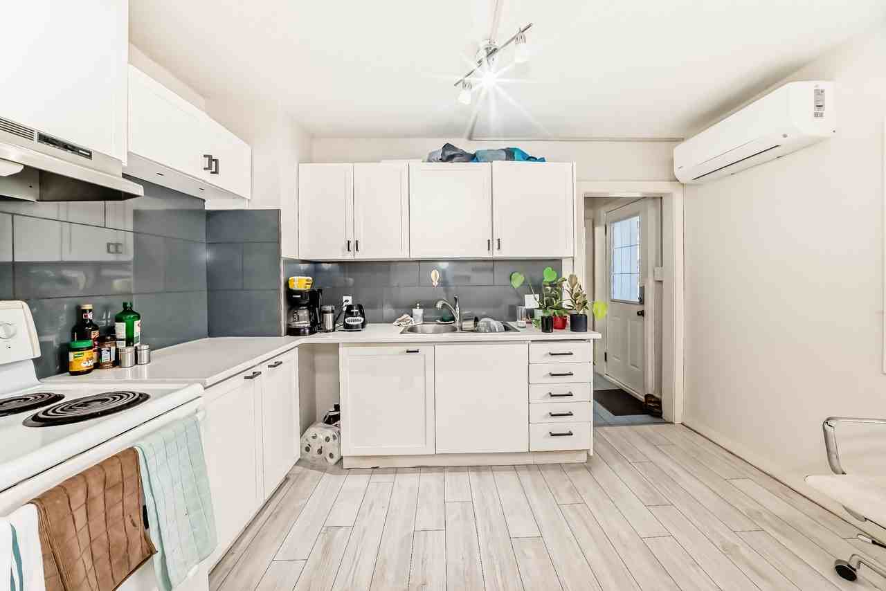 1028 9 St Se #1 - Photo 2 of 27