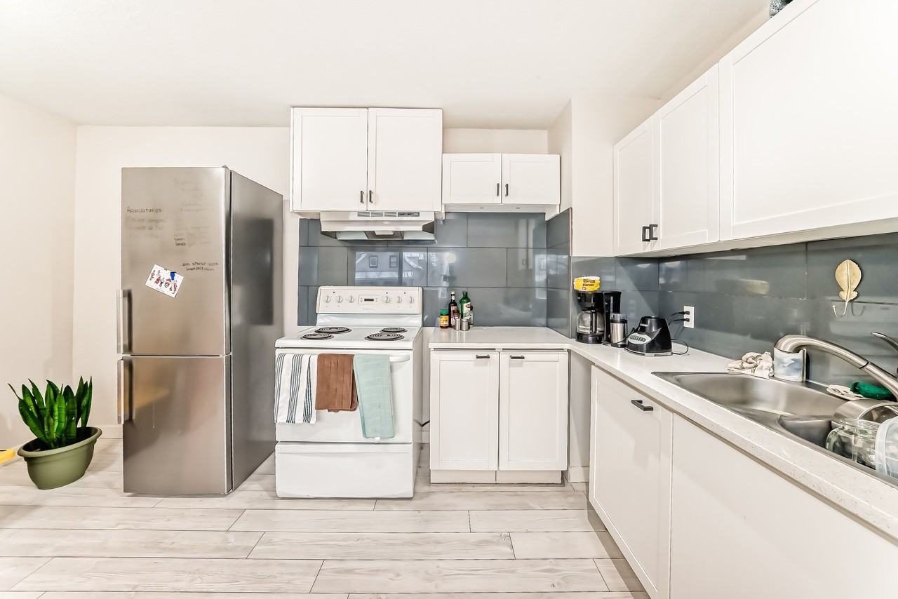 1028 9 St Se #1 - Photo 3 of 27