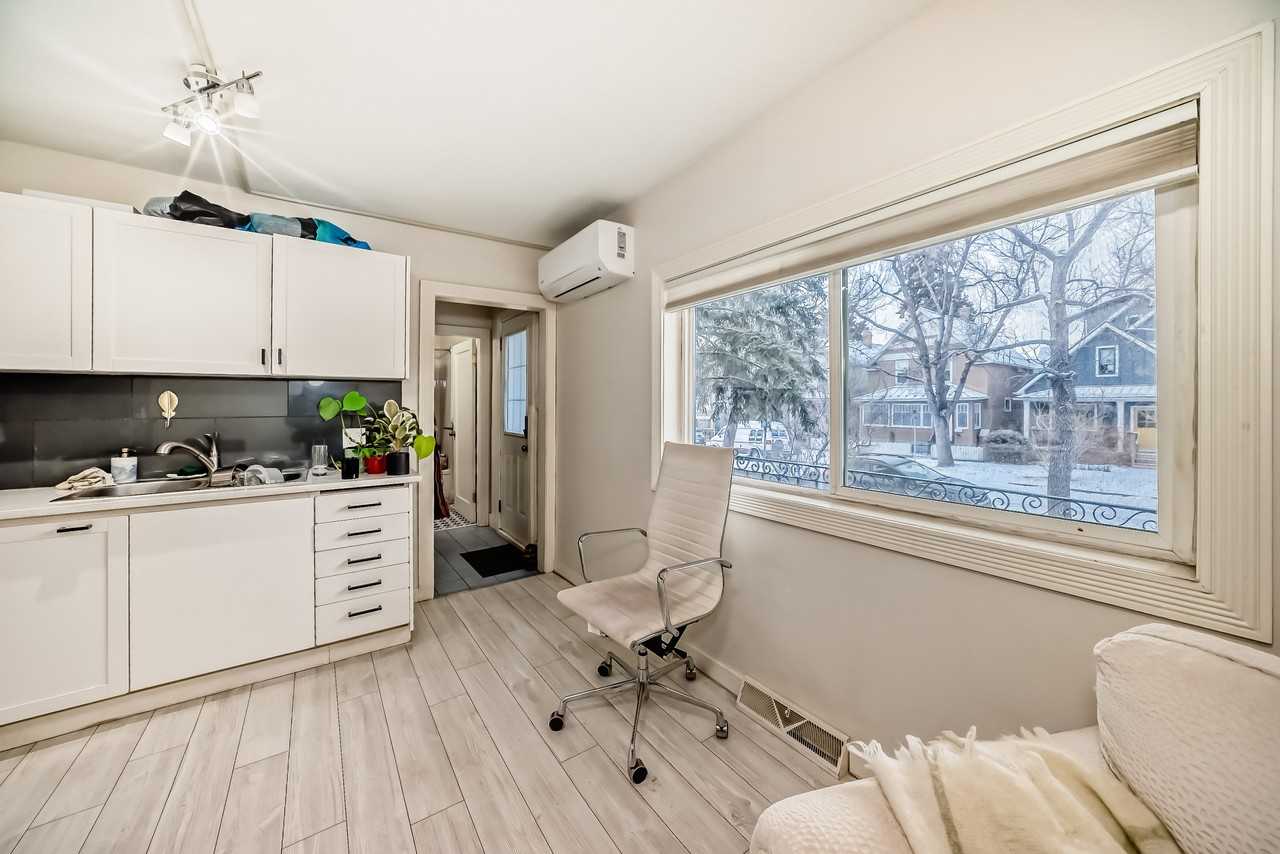 1028 9 St Se #1 - Photo 5 of 27