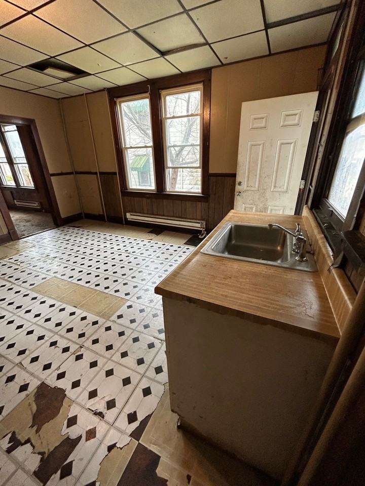 183 S Mount Vernon Ave #A - Photo 2 of 6