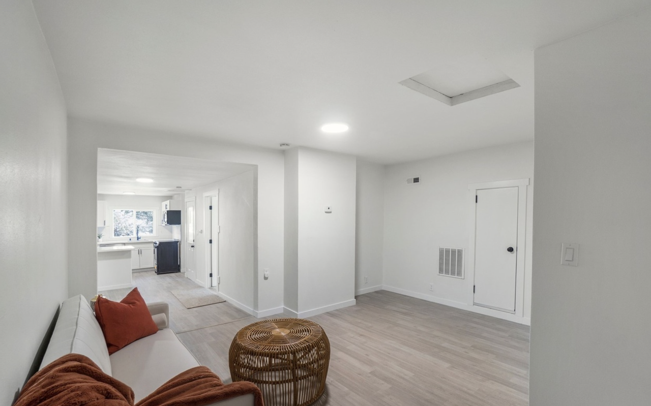 903 7th St Se #NA - Photo 4 of 12