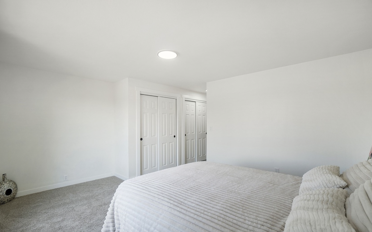 903 7th St Se #NA - Photo 7 of 12