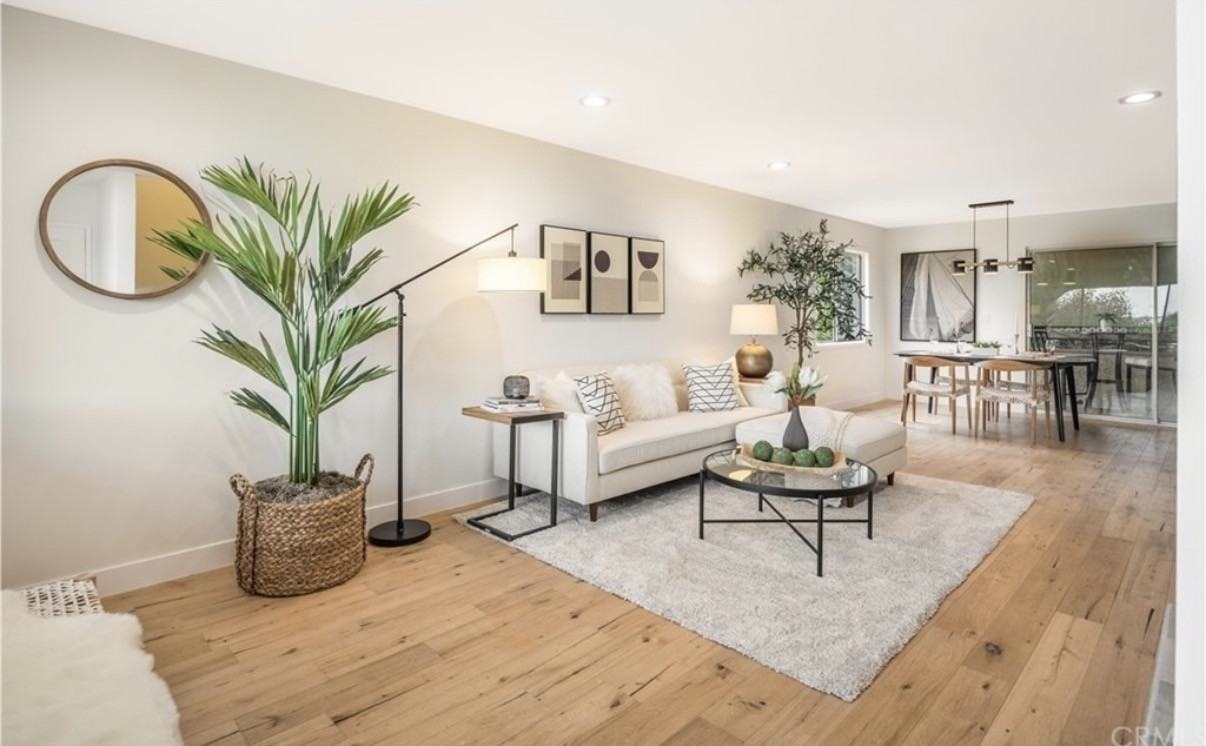 1304 12th St #B - Photo 4 of 7