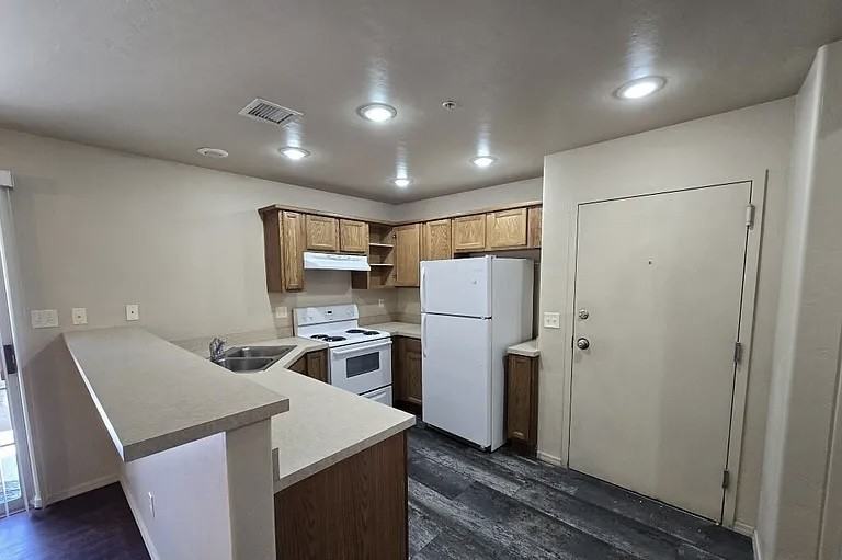 819 W Gurley St #A3 - Photo 2 of 14