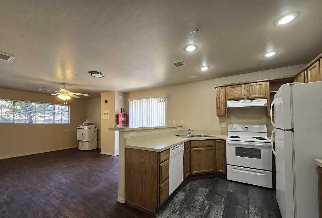 819 W Gurley St #A3 - Photo 3 of 14