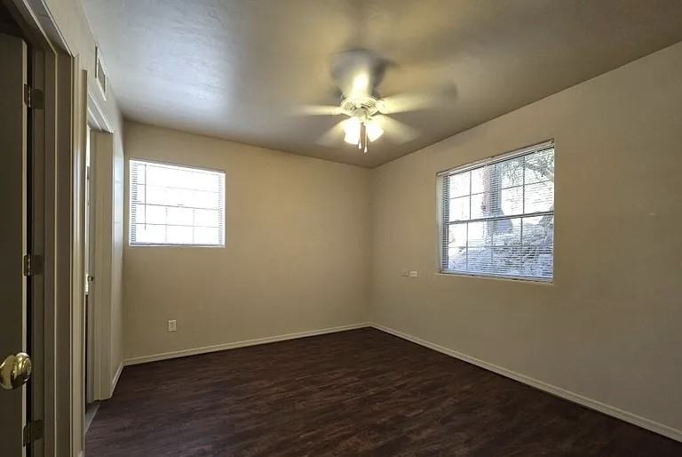 819 W Gurley St #A3 - Photo 5 of 14