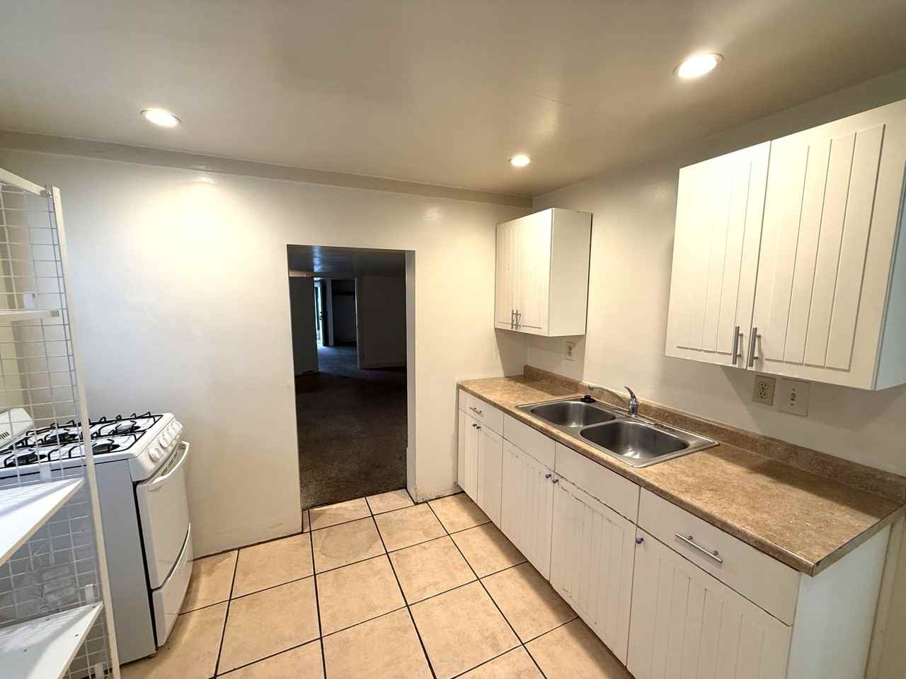 832 West 1st Street (K) - Photo 4 of 11