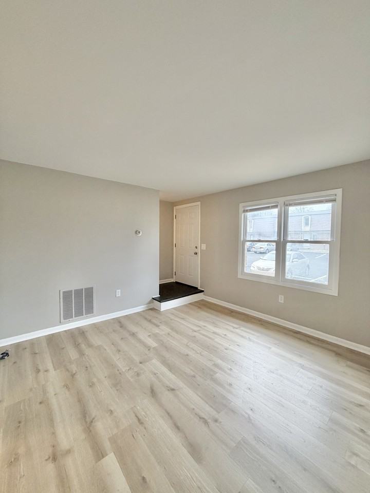 510 Holiday Dr #604 - Photo 4 of 13