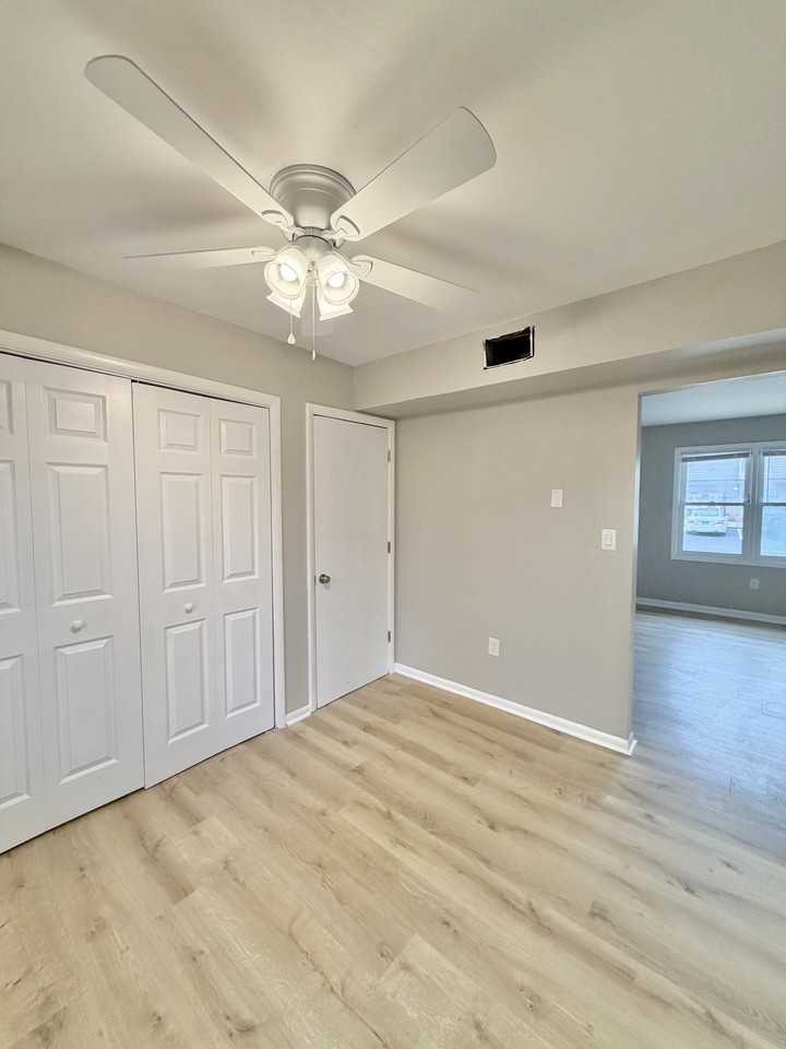 510 Holiday Dr #604 - Photo 5 of 13