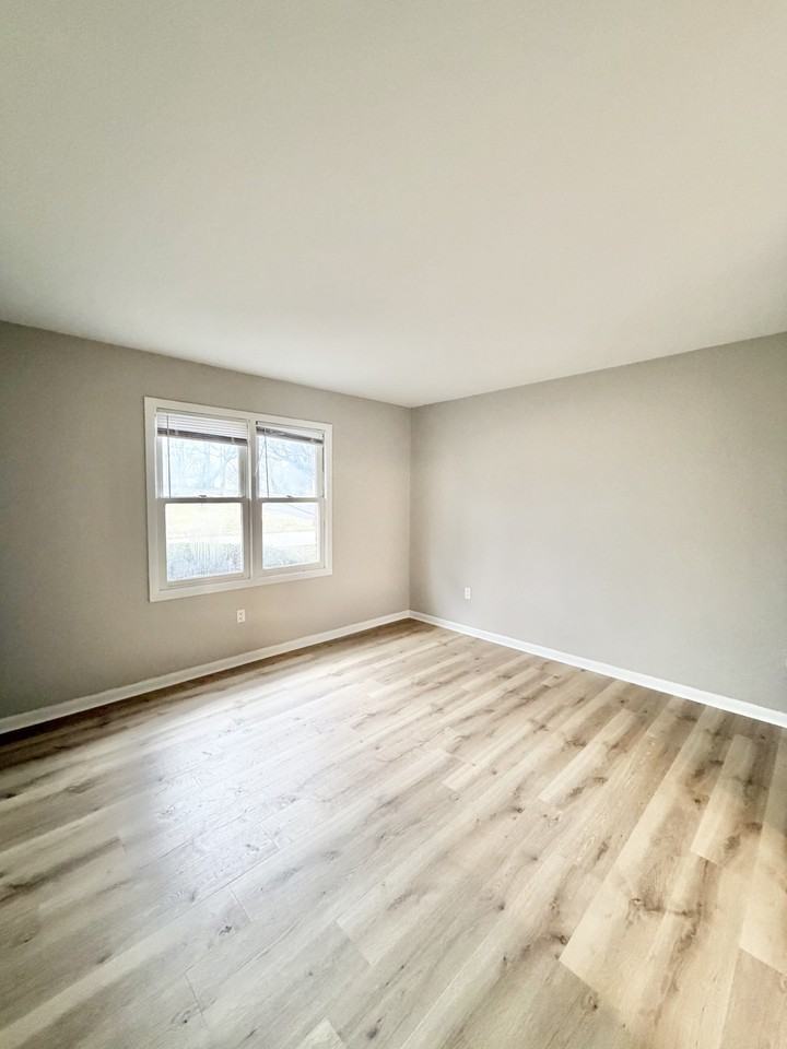 510 Holiday Dr #106 - Photo 5 of 12