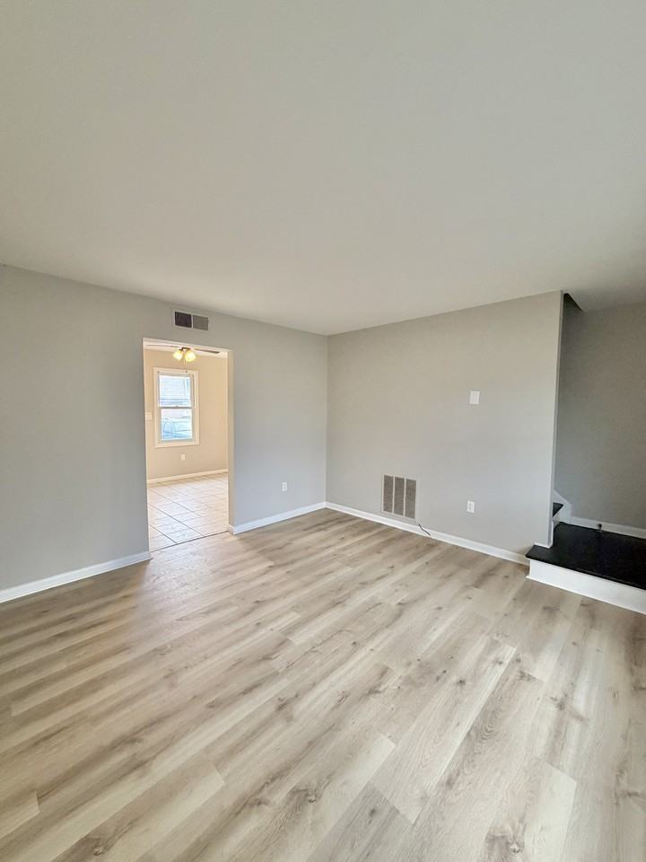 510 Holiday Dr #106 - Photo 6 of 12