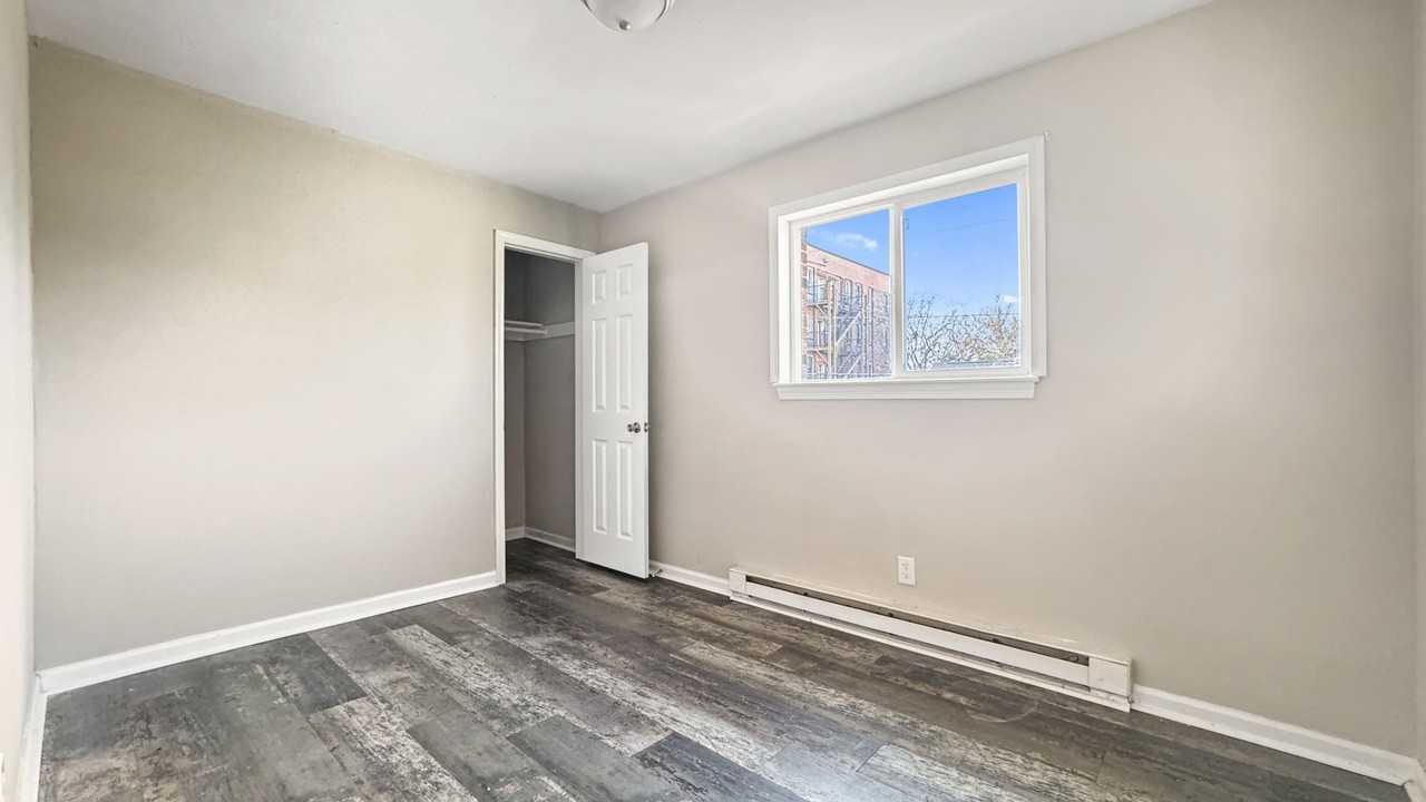 121 West 32nd Street - Photo 7 of 20