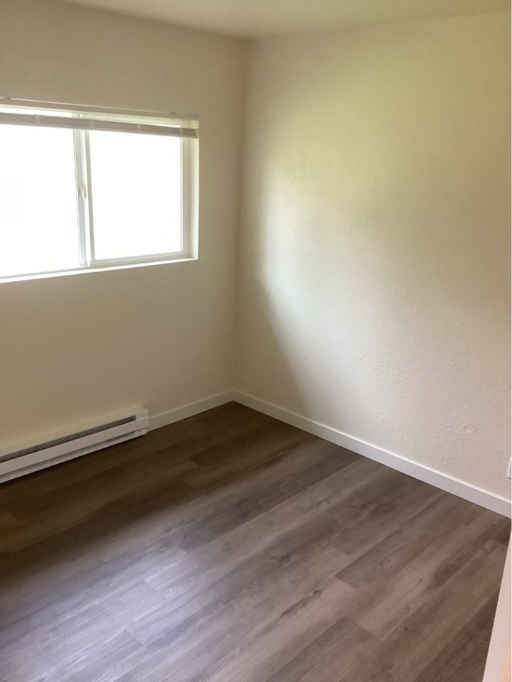 847 Southeast East Slope Road - Photo 4 of 17