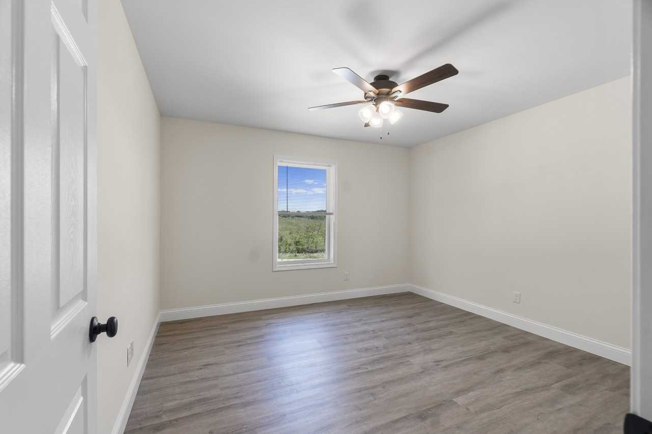 222 Iylas Ln - Photo 4 of 5